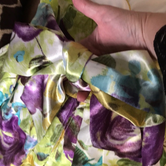 CHARLOTTE RUSSE FLORAL SATIN DRESS SIZE 5 NWOT EXCELLENT CONDITION! - Picture 5 of 7